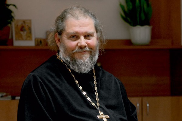 Священник Андрей Лоргус. Фото: radiologos.ru