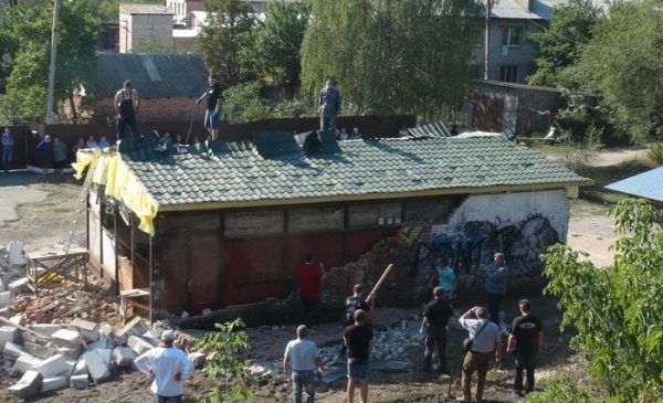 Под Киевом радикалы разрушили церковь Московского патриархата