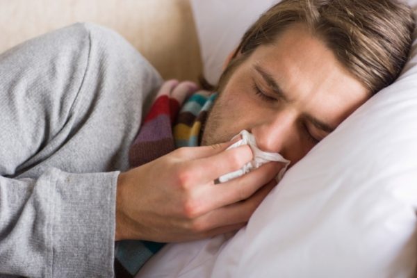Врачи 12 часов спасали жизнь мужчине с двумя вирусами гриппа и ОРВИ