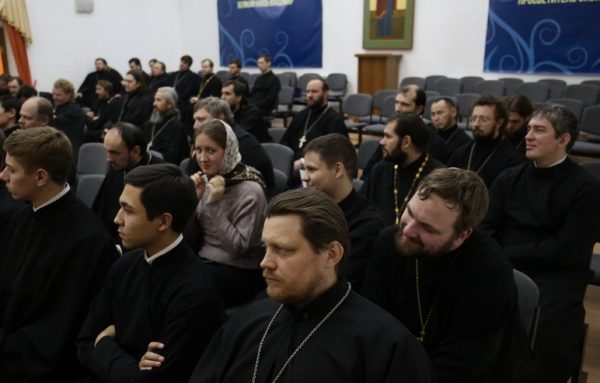 Синод ввел обязательные курсы повышения квалификации для священников