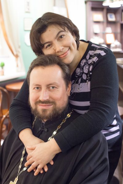 Отец Александр с супругой. Фото: Андрей Петров