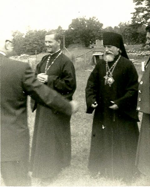 Епископ Никон и протопресвитер Александр Шмеман. Лак Лабель 1954 г. Фото: orthodoxcanada.ca