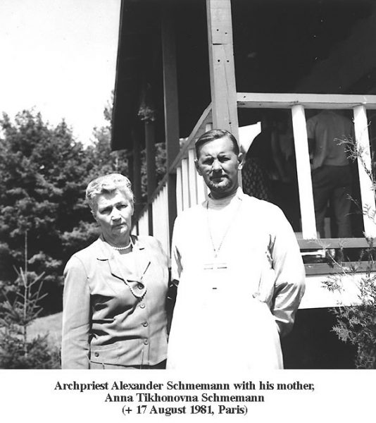 Протопресвитер Александр Шмеман с мамой Анной Тихоновной. Фото: schmemann.org