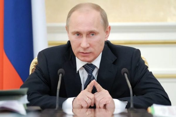 Необходимо решить вопрос с хамством в регистратурах и нехваткой медработников — Путин