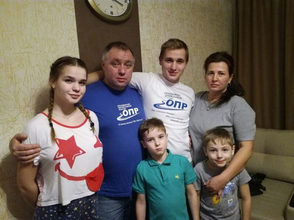 Петербургские органы опеки попытались изъять детей из семьи арестованного активиста