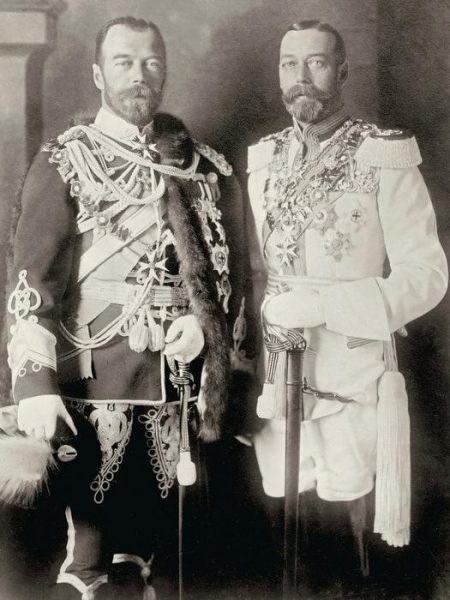 Георг V (справа) и Николай ІІ (слева), 1913 год