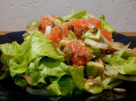 salat-s-chechevicej-avokado-i-grepfrutom