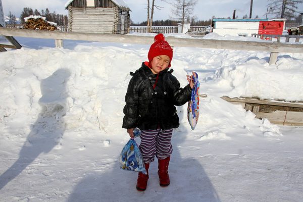 Девочку из сибирской тайги вернули родителями