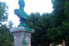 Вандалы осквернили памятник Николаю II во Владивостоке