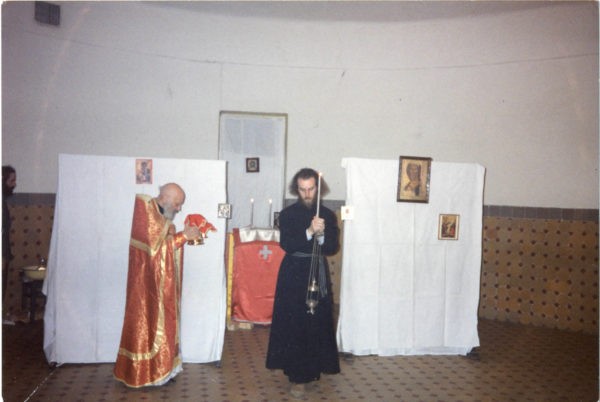 Божественная Литургия 27 апреля 1992 года, совершаемая протоиереем Глебом Каледой в Бутырской тюрьме на третьем этаже здания