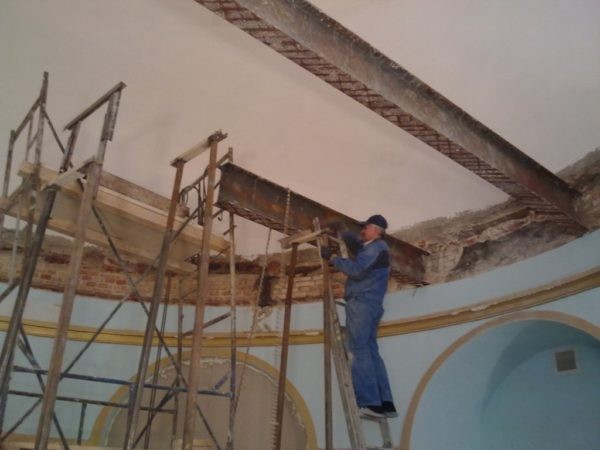 Демонтаж перекрытий при восстановительных работах в храме Покрова Пресвятой Богородицы при Бутырской тюрьме