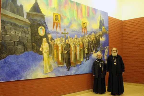 У картины художника Ивана Николаева «Соловки. Крестный ход» на выставке в Бутырской тюрьме
