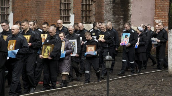 Бессмертный полк в Покровском храме Бутырской тюрьмы 9 мая