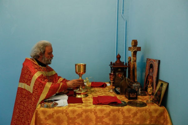 Протоиерей Александр Ильяшенко в Покровском храме Бутырской тюрьмы