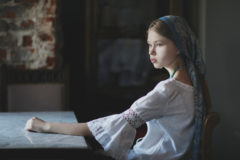 Она не видела, как папа ест и разбрасывает носки