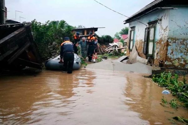 Власти Приморья начали выплату компенсаций пострадавшим от паводка