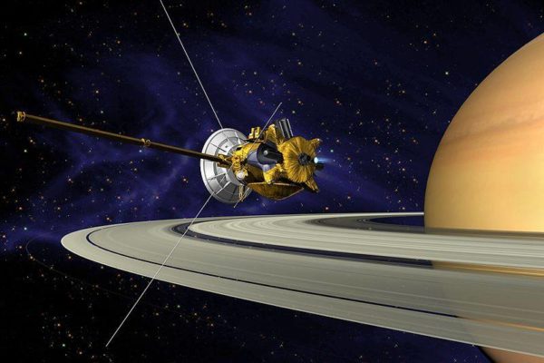 Миссия Cassini: улыбка Земли, “космические пельмени” и другие загадки