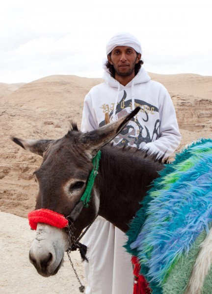 впрочем, для тех, кому тяжело идти, особенно по жаре, всегда к услугам ослики со своими хозяевами.