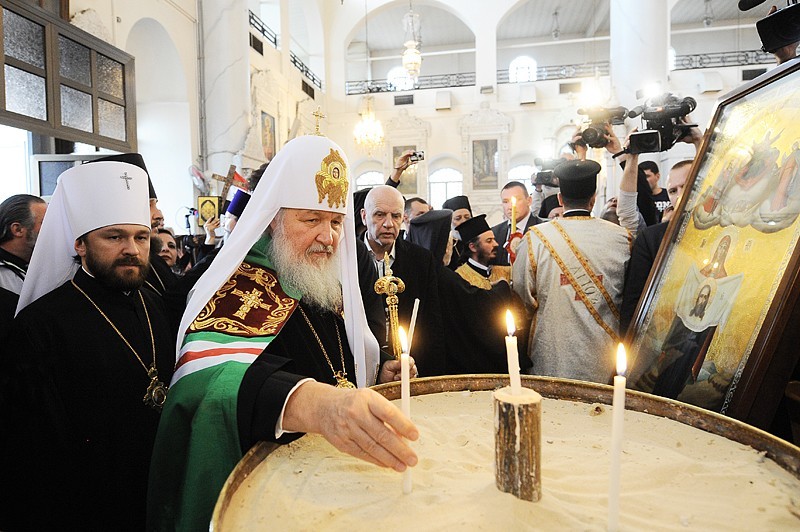 Поставил свечку за Чубайса: почему патриарх Кирилл так тесно обращается с Роснано