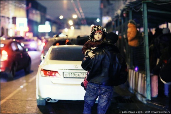 Очередь к Поясу Пресвятой Богородицы. Фото Михаила Моисеева Очередь к Поясу Пресвятой Богородицы. Фото Михаила Моисеева