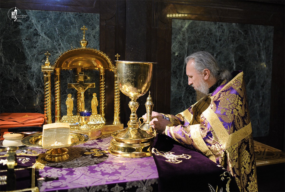 Праздник накануне великого поста. Православие литургия Евхаристический канон. Литургия, анафора, Евхаристия. Евхаристия престол.