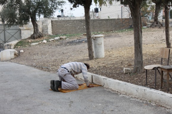 Мусульманская молитва в греческом православном монастыре