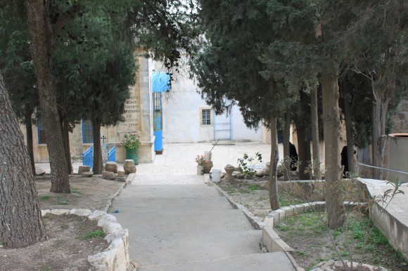 Тропинка к часовне Благовещения Успения Божией Матери