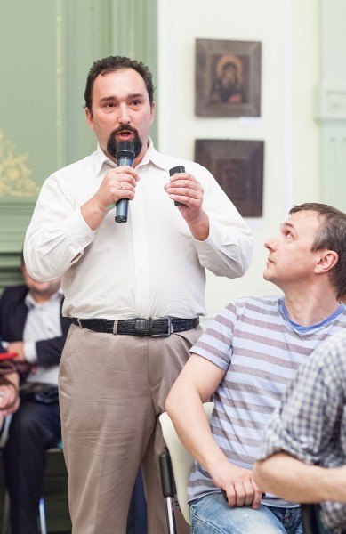 Кирилл Фролов задает длинный вопрос