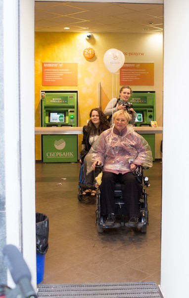 Но в кое-какие учреждения попасть удается