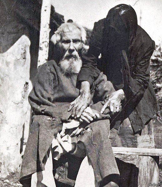 Единственная фотография участника Бородинского сражения Павел Яковлевич Толстогузов, в 1912 г. ему было 117 лет. Единственная фотография участника Бородинского сражения Павел Яковлевич Толстогузов, в 1912 г. ему было 117 лет.