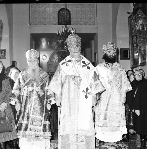 Во время богослужения: Патриарх Илия II (в центре), митрополит Зиновий (Мажуга, слева) 