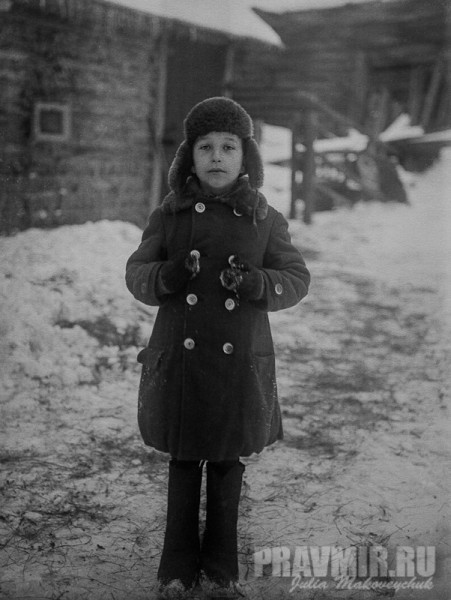 Михаил Флоренский. Во дворе дома. Сергиев Посад, около 1928. Цифровая печать со стеклянного негатива