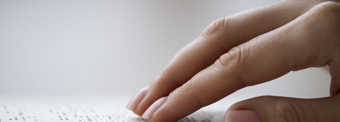 Шрифт Брайля: что это, как читать и где применяется