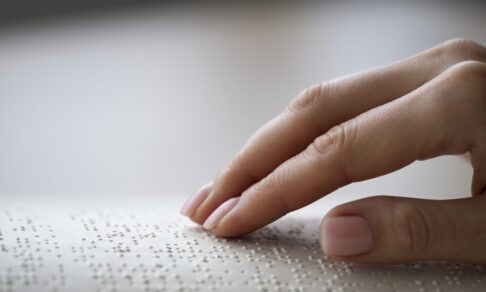 чтение шрифт Брайля