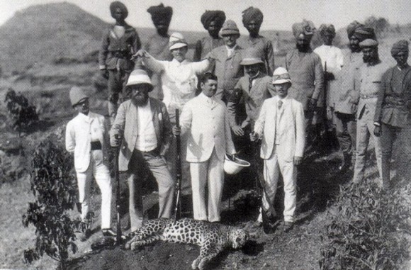 Цесаревич охотится на леопарда в Индии. 1891 г.