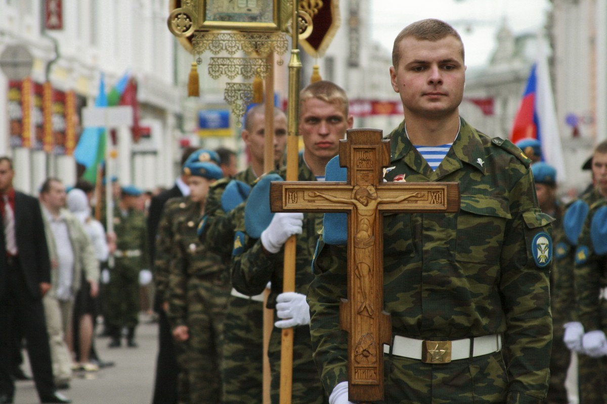 Русский солдат в храме