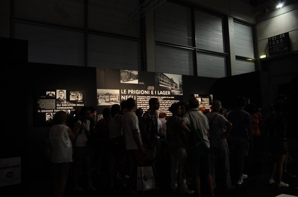 Выставка "И свет во тьме светит" в Римини