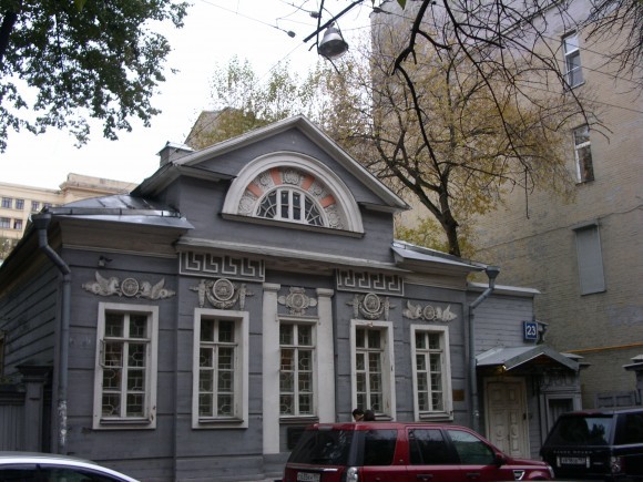 Здание, в котором находится выставочный зал ГосНИИР