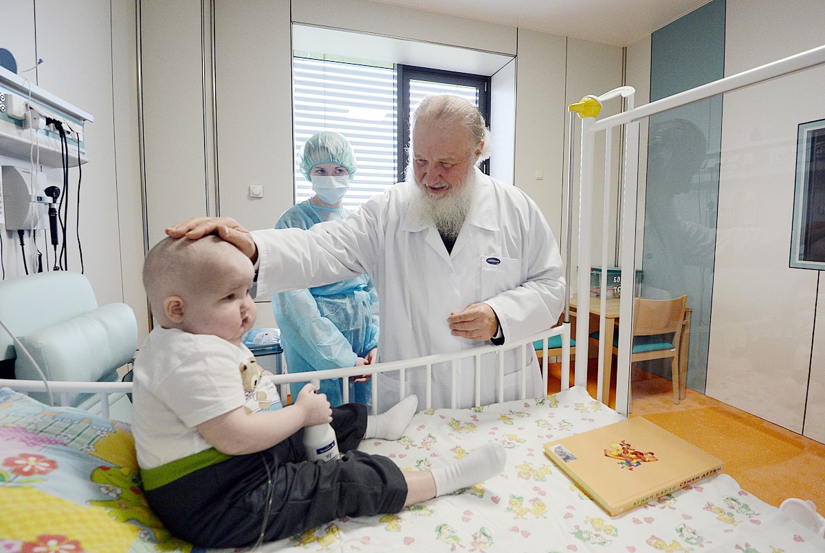 Открыл первую больницу для детей раннего возраста