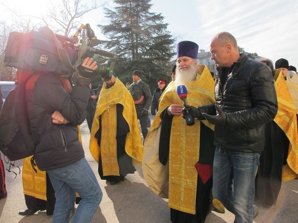 Интервью прямо на крестном ходе