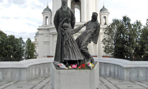 Памятник расстрелянным священникам