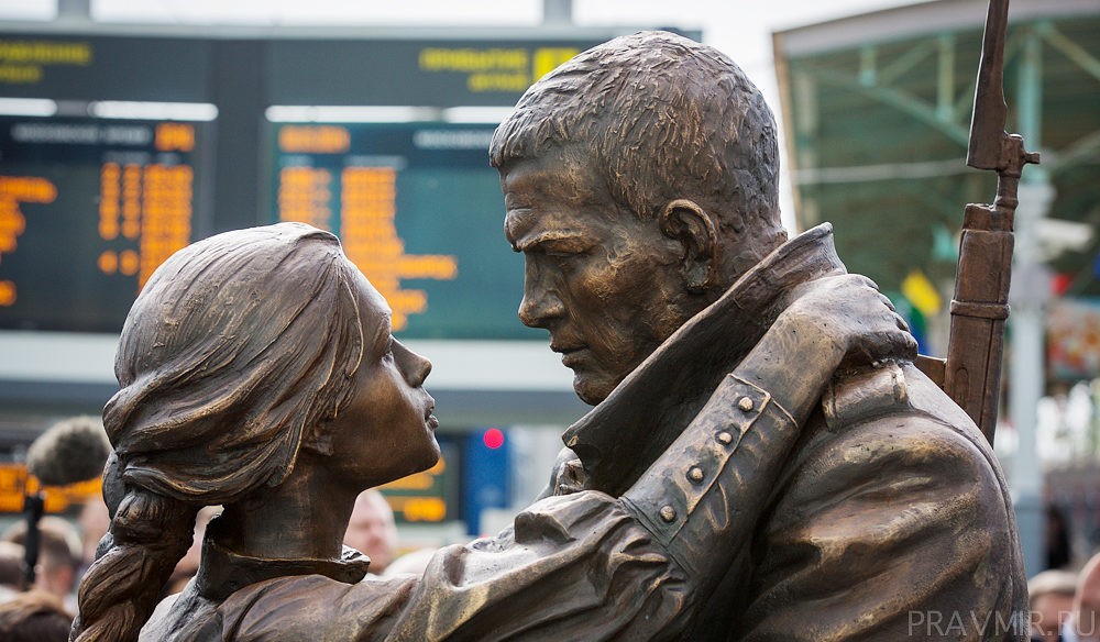 «Прощание славянки» на Белорусском вокзале в Москве