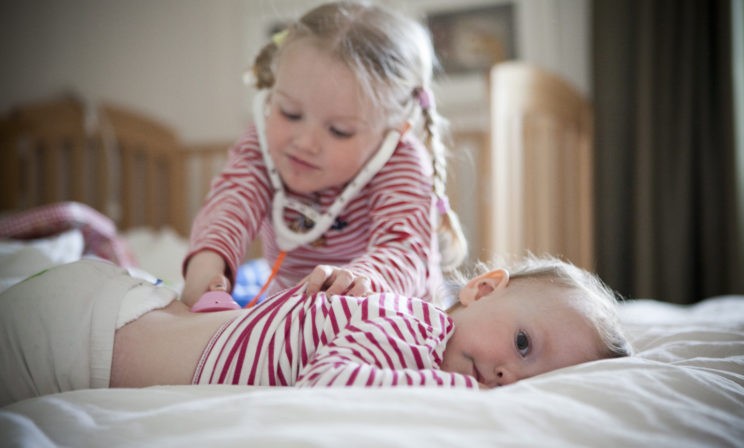 Погодки: игра в доктора