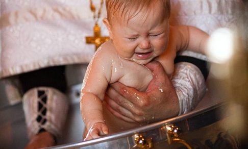 Если ребенок боится крещения