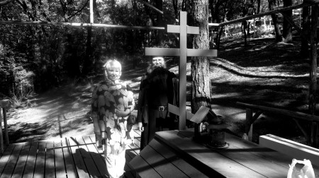 1352651333_platina.-otec-paisiy-i-valentina-imtosimi-u-mogily-serafima-rouza