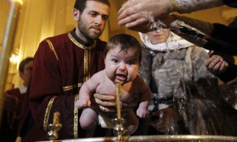 Крестить ли капризных детей? Отвечают священники