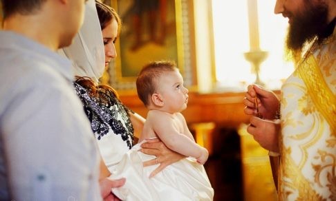 Капризное оглашение, или прав ли священник, прервавший крещение несогласной  девочки?