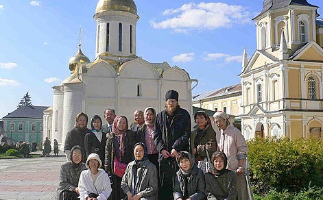 Китайцы, японцы и тибетские монахи - о самых необычных паломниках к преподобному Сергию