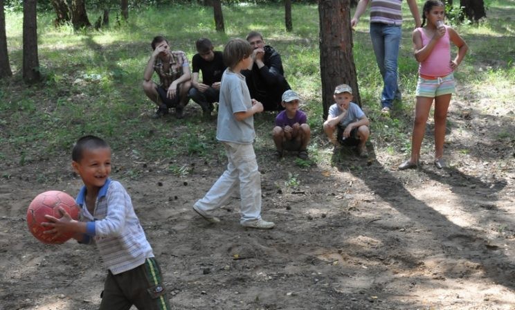Детский поход из Высокого в Свято-Пафнутьев монастырь, или Как дети становятся благополучными