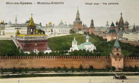 Лицом к России, или Кому мешают кремлевские святыни?